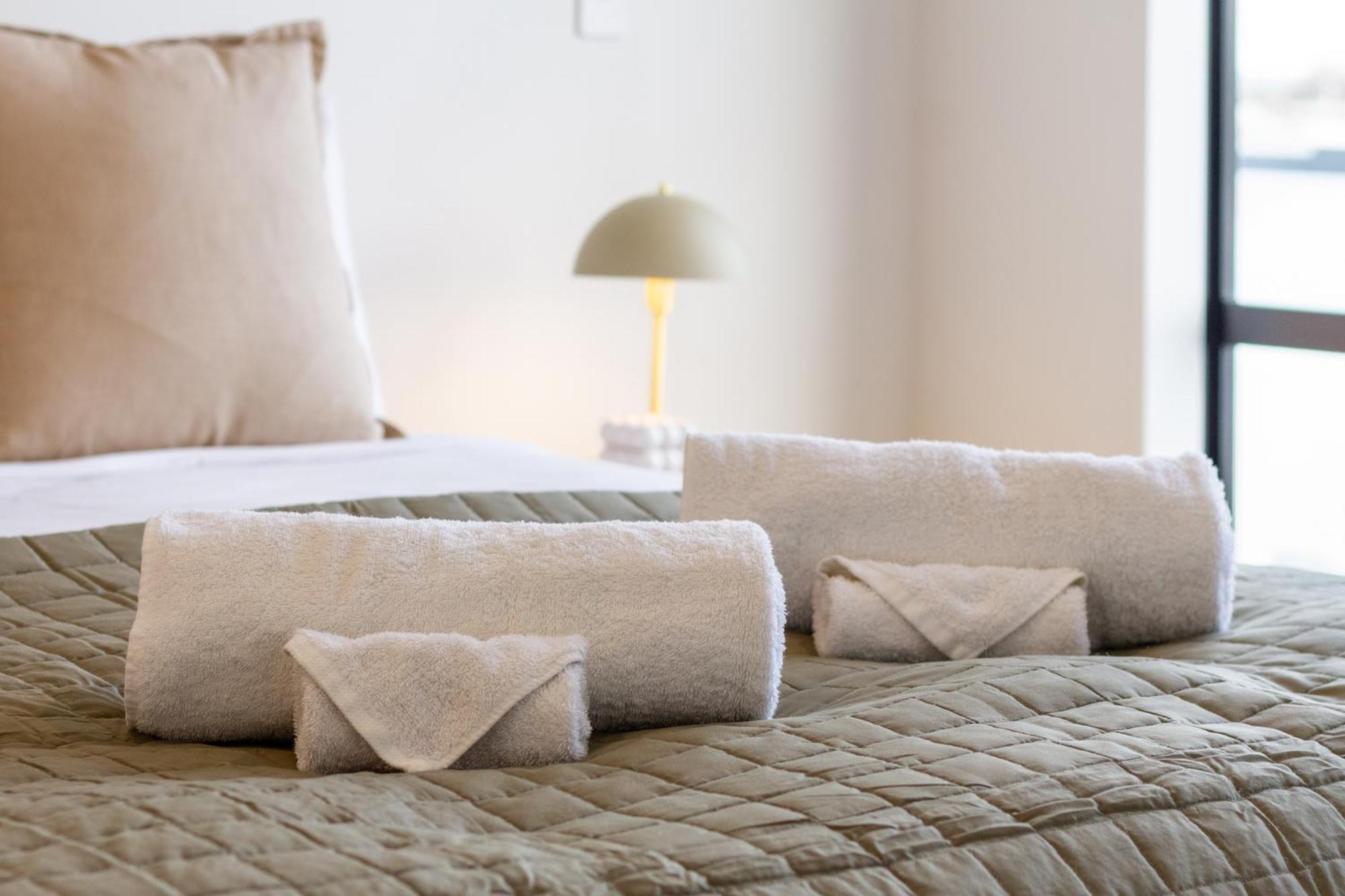 2 Bed, 2 Bath W Sofa Bed - Great Cafes Nearby Apartment Christchurch Bagian luar foto
